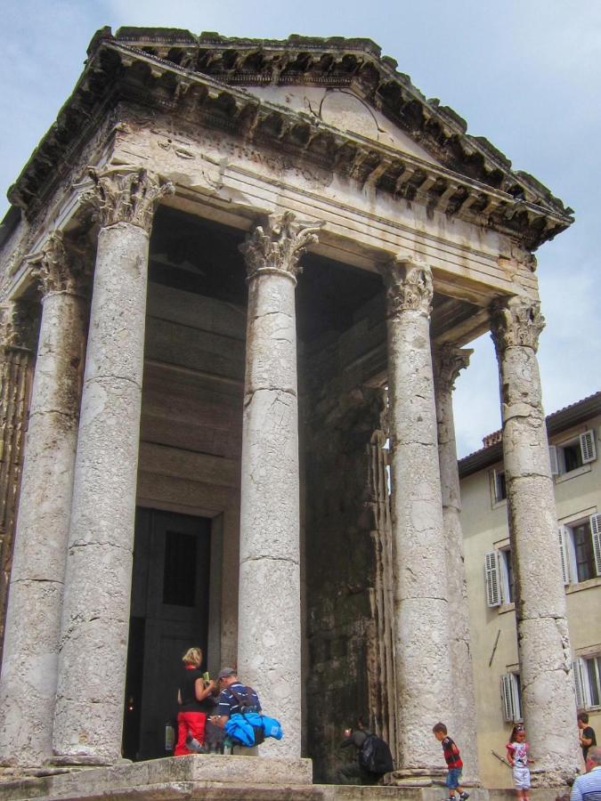 Villa John Pula Buitenkant foto